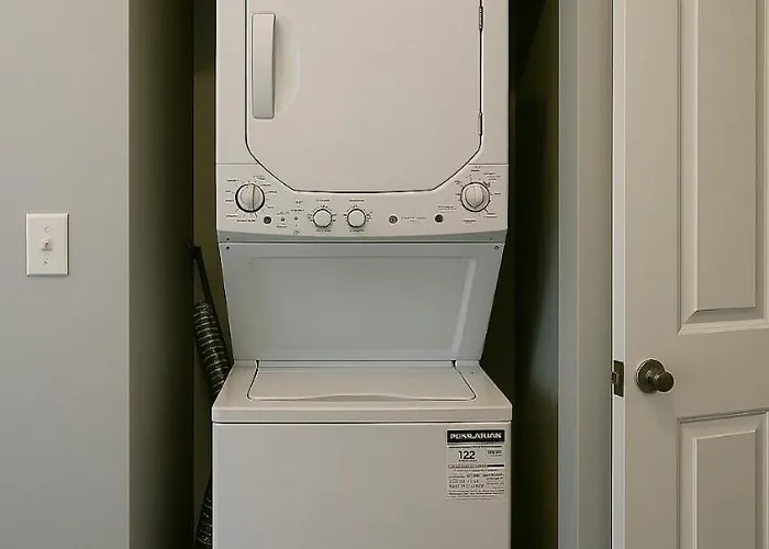 Spacious 1br With Washer Dryer Near Cta Apartamento